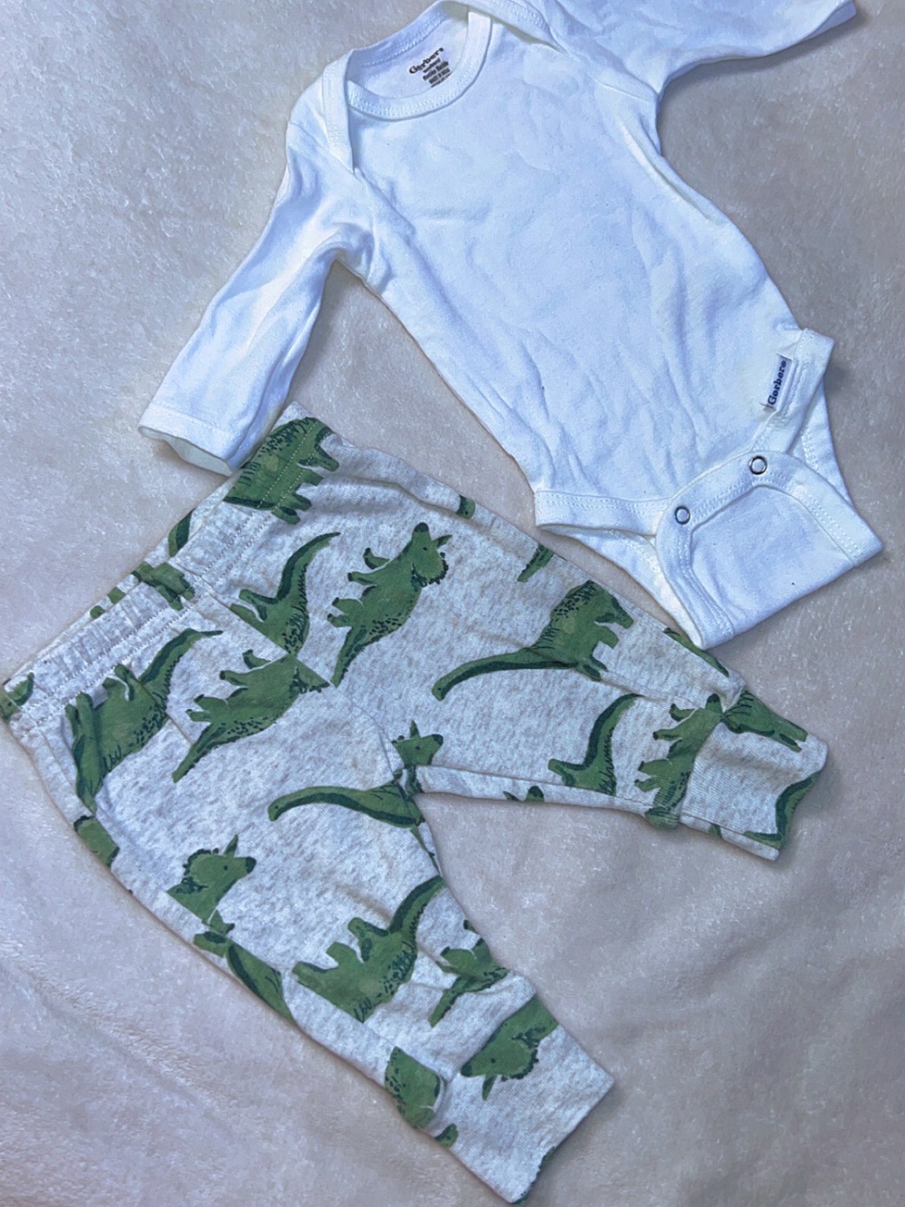 Gerber White Long-Sleeve Bodysuit with Green Dino Print Pants
